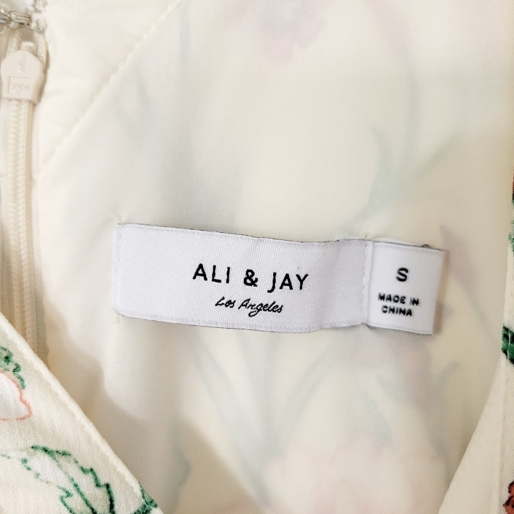 Ali & Jay Floral Romantic Cutout V-Neck Off-White Romper Size Small - Picture 11 of 13